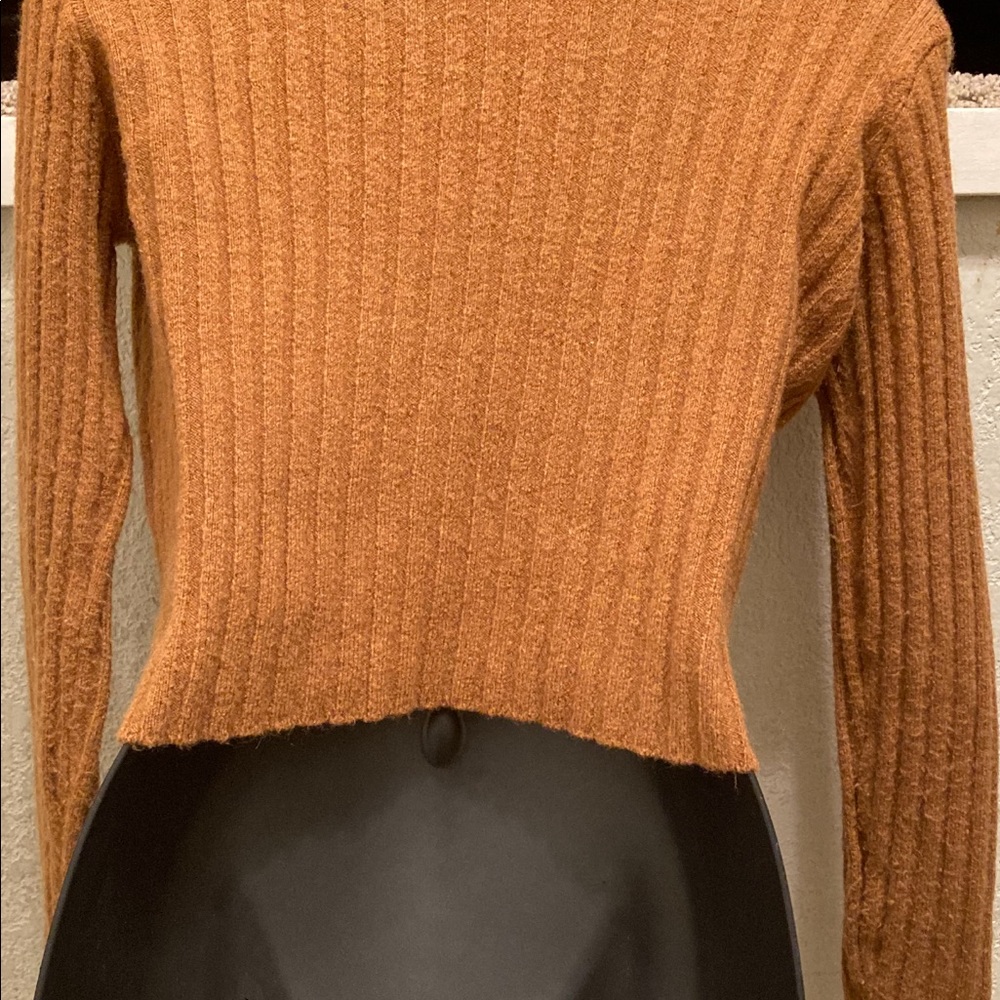 Ladies Sweater - Picture 2 of 2